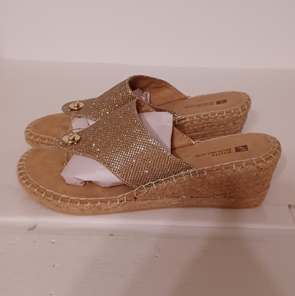 NWOT Women WHITE MOUNTAIN Gold Sparkles Wedge Sandals Burlap Trim Size 7M - Picture 1 of 7